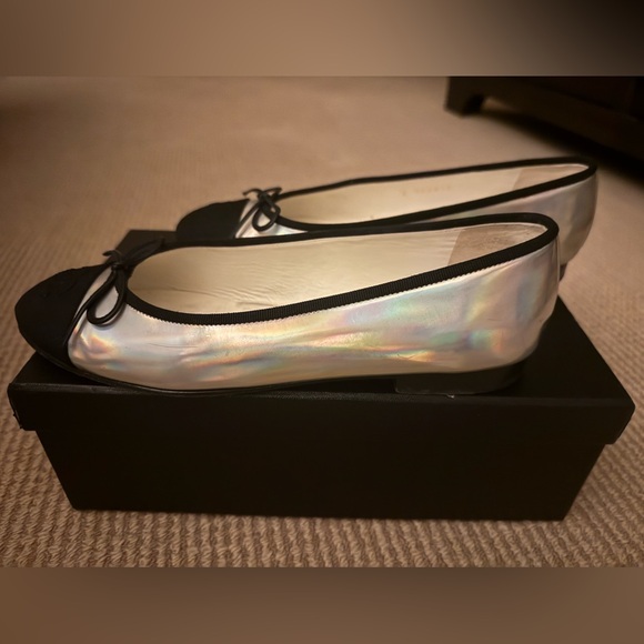 Chanel Black Cap Toe CC Logo Metallic Silver x Black size 38.5 great condition! - Picture 6 of 16